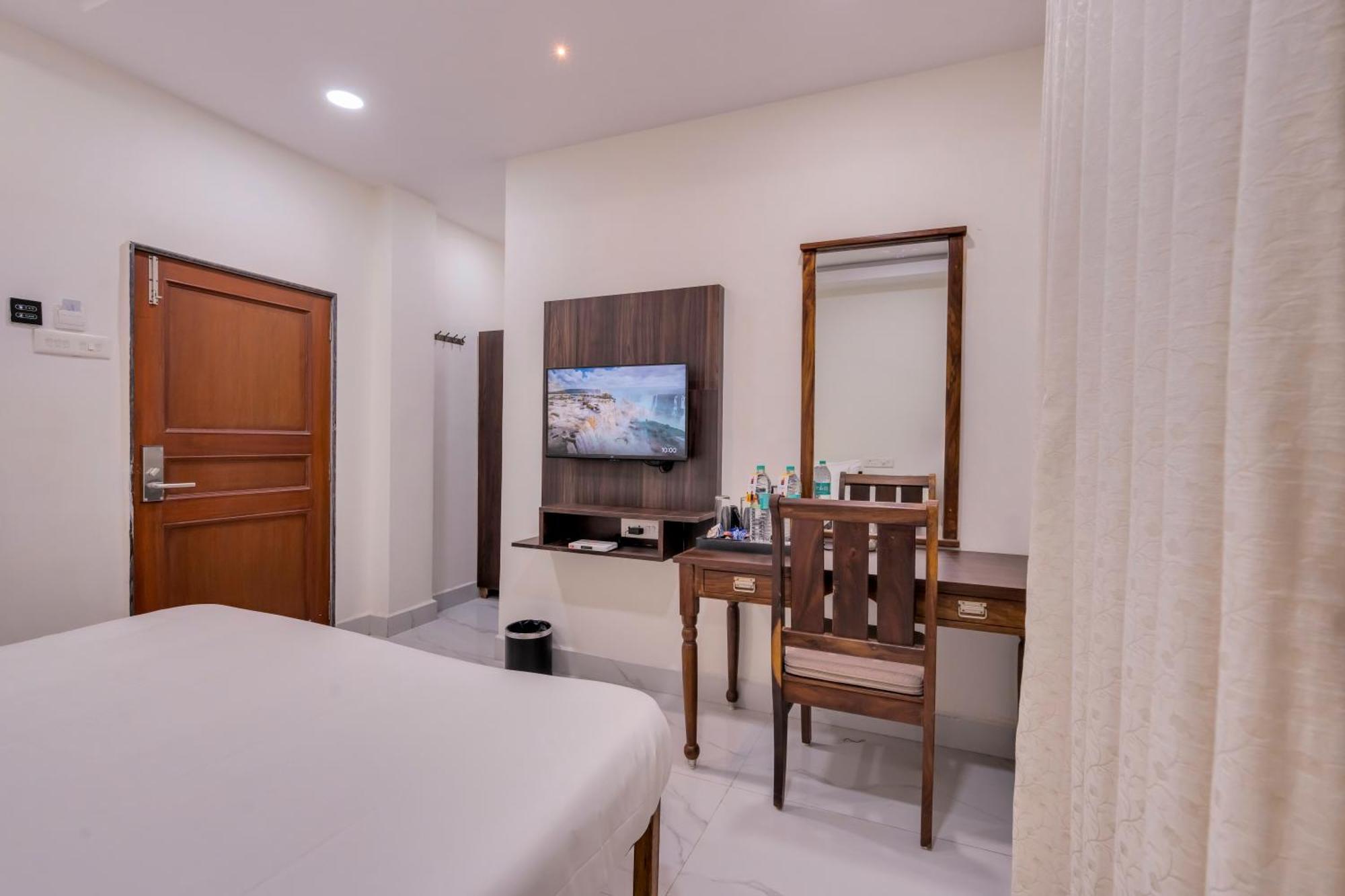 Myspace Hotel Shree Vaibhav Нагпур Экстерьер фото
